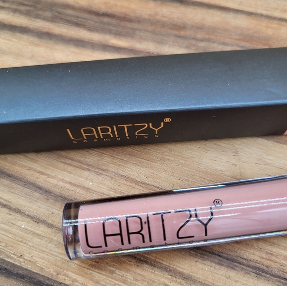 Laritzy Opaque Finish Lip Gloss: Verdict (Nude With Pink Undertones) NIB - Picture 2 of 3
